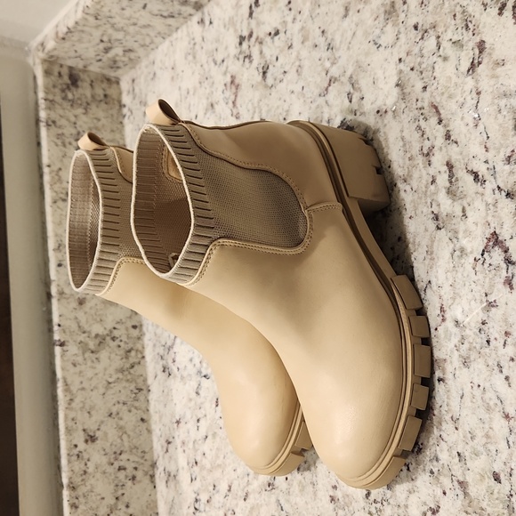 SO Women's Tan Memory Foam Chelsea Boots (Size 9.5) - Picture 5 of 12